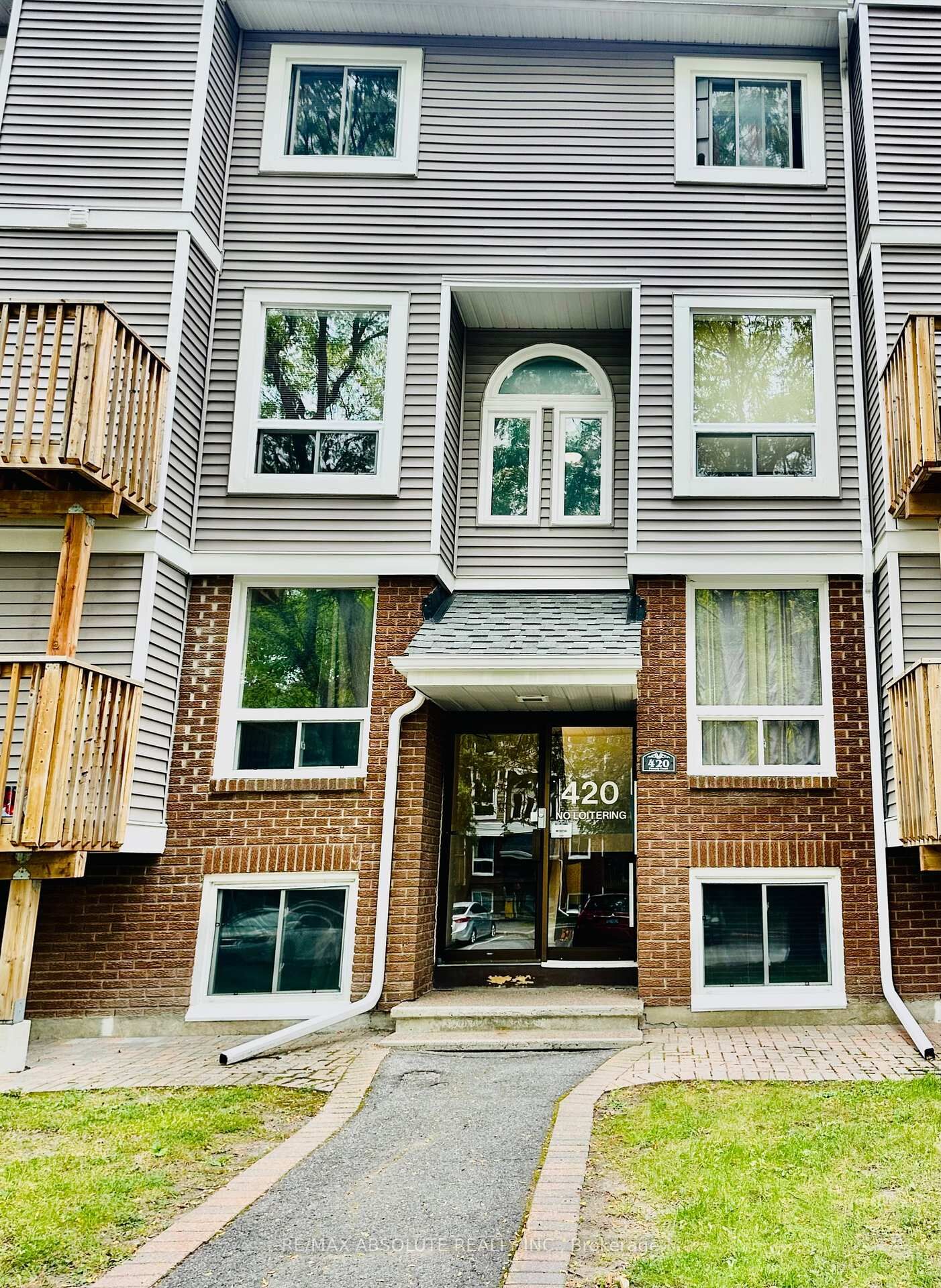 Property Photo:  420 Fenerty Court 8  ON K2L 3A9 