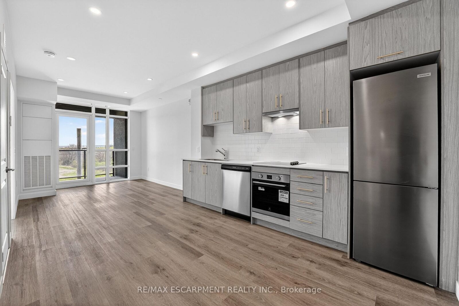 Property Photo:  461 Green Road 321  ON L8E 0L5 