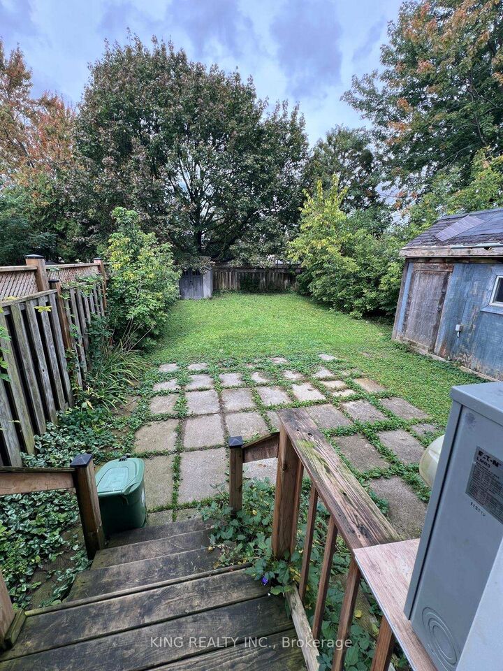 Property Photo:  122 Toulon Crescent  ON N5V 1J5 