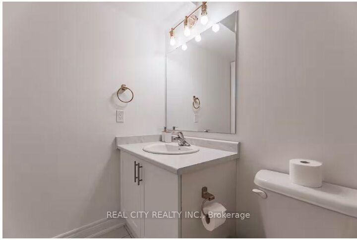 Property Photo:  48 Hiawatha Court  ON L4L 0J2 