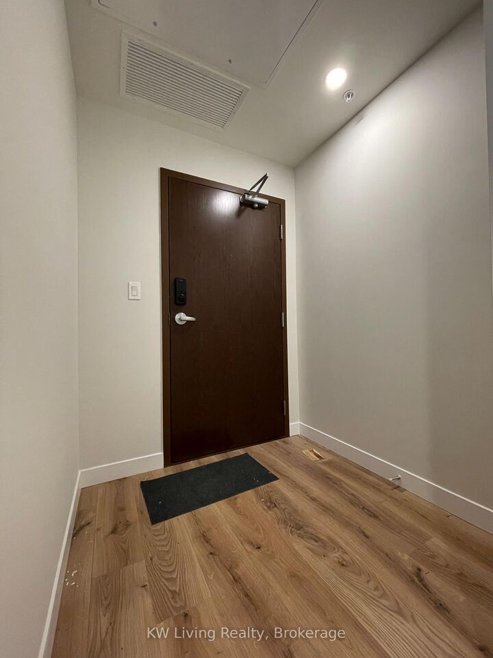Property Photo:  60 Frederick Street 3202  ON N2H 0C7 