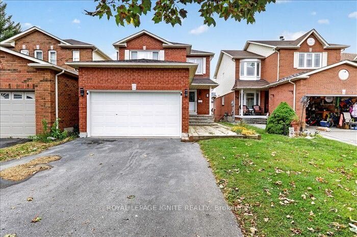 Property Photo:  8 Vail Meadows Crescent Upper  ON L1C 4T1 