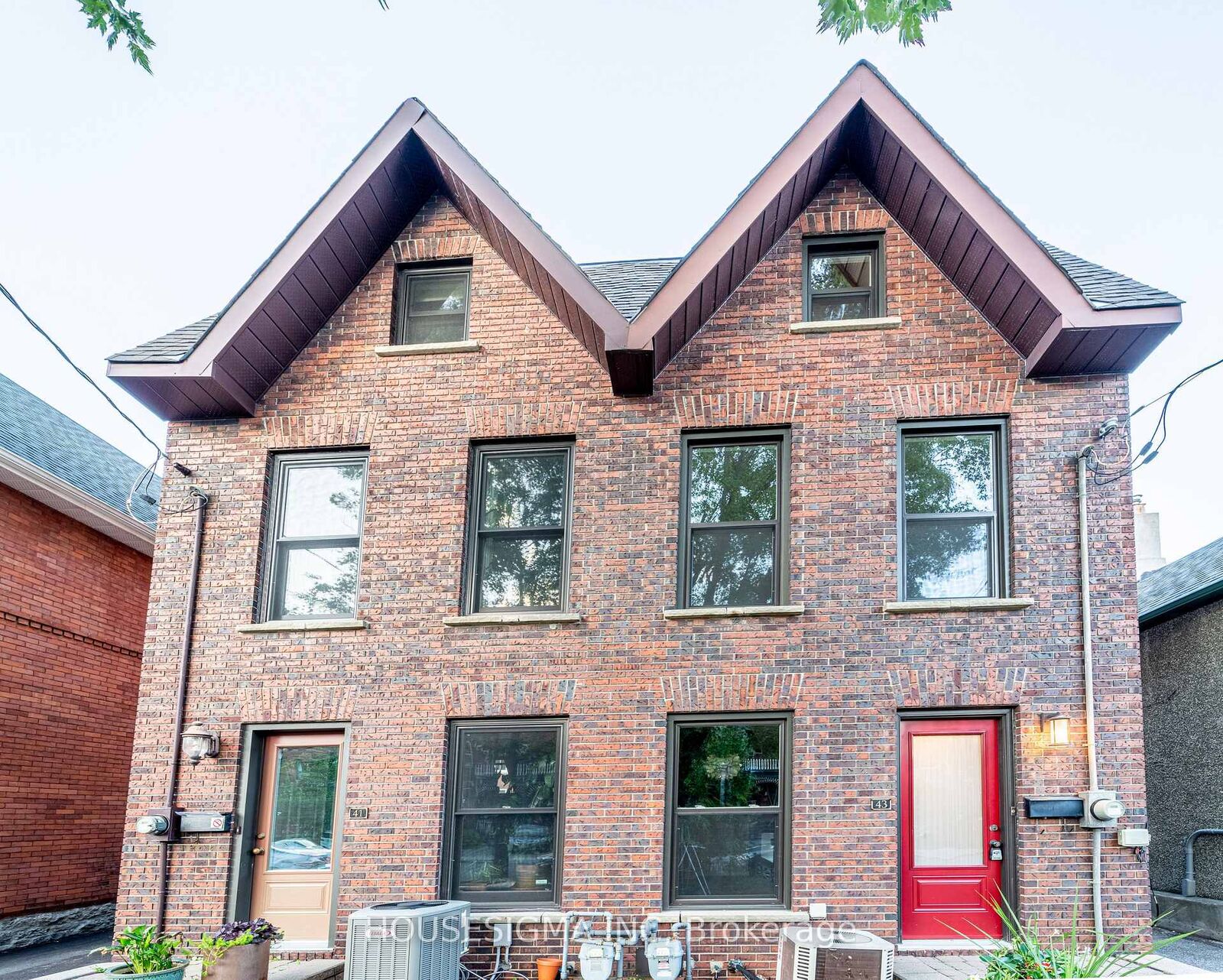 Property Photo:  43 Sweetland Avenue  ON K1N 7T7 