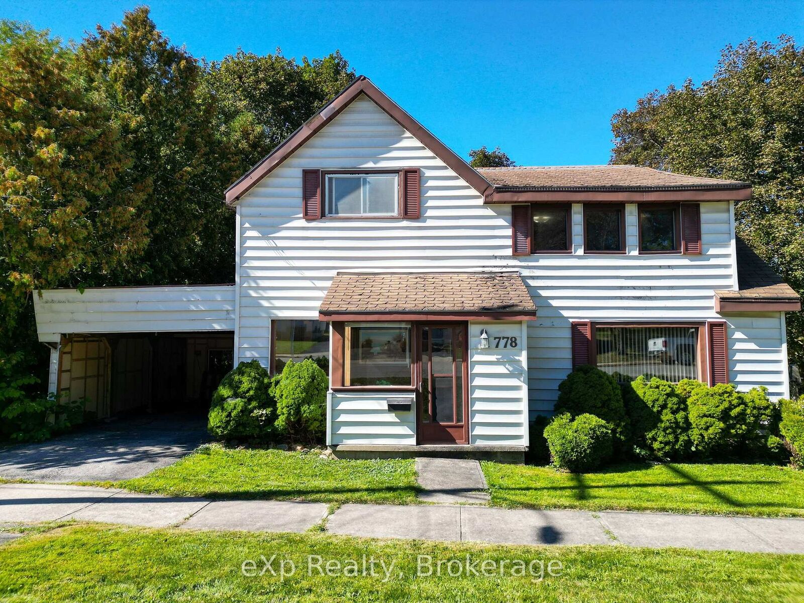Property Photo:  778 8th Avenue E  ON N4K 3A6 