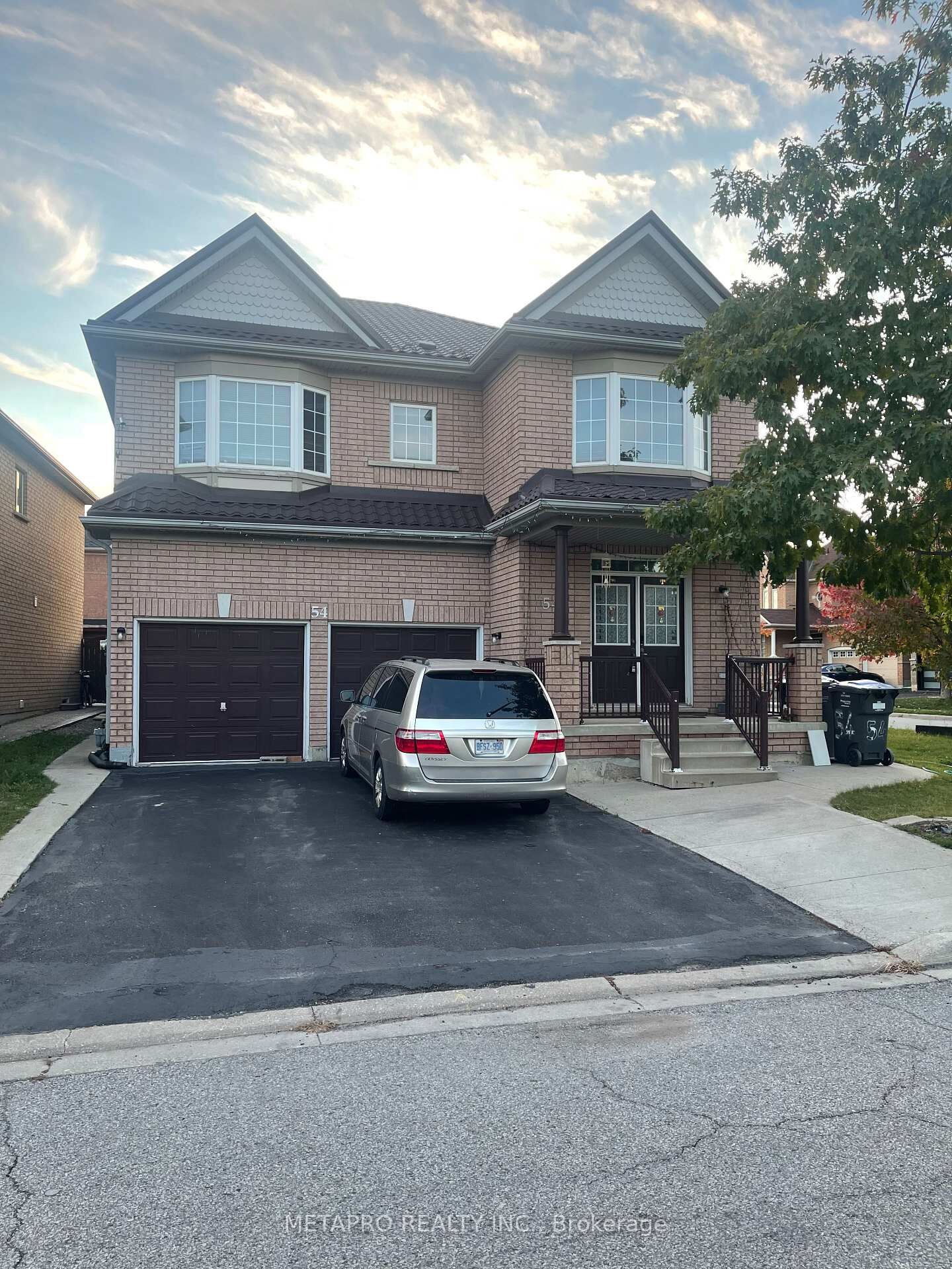 Property Photo:  54 Snowshoe Lane E  ON L6R 0J6 