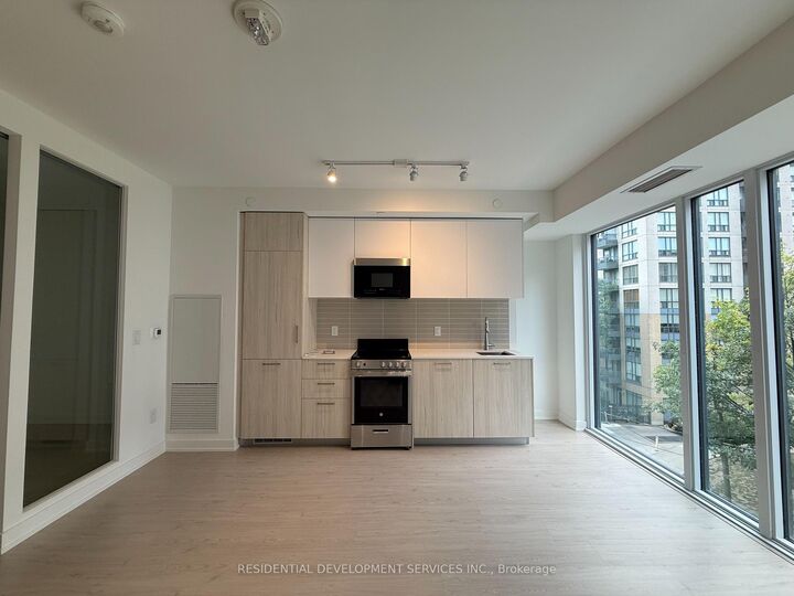 Property Photo:  65 Mutual Street 408  ON M5B 0E5 