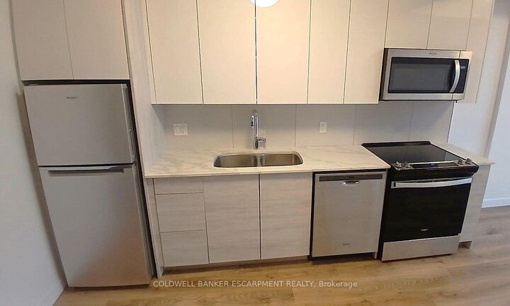 Property Photo:  60 Frederick Street 808  ON N2H 0C7 