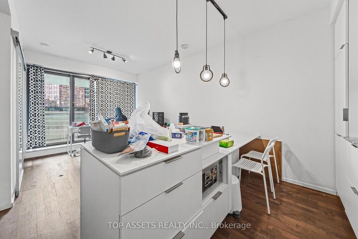 Property Photo:  5 St. Joseph Street 2206  ON M4Y 1Z3 
