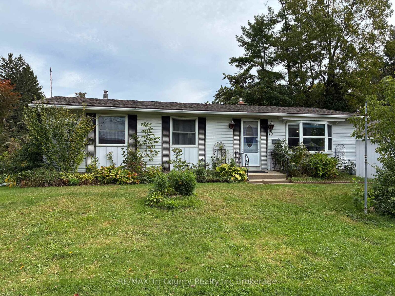 Property Photo:  10 Elizabeth Street  ON N0J 1T0 