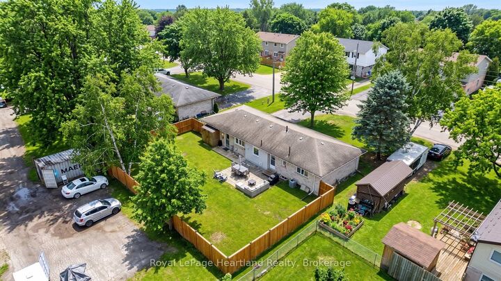 Property Photo:  156 John Street N  ON N0G 1Z0 