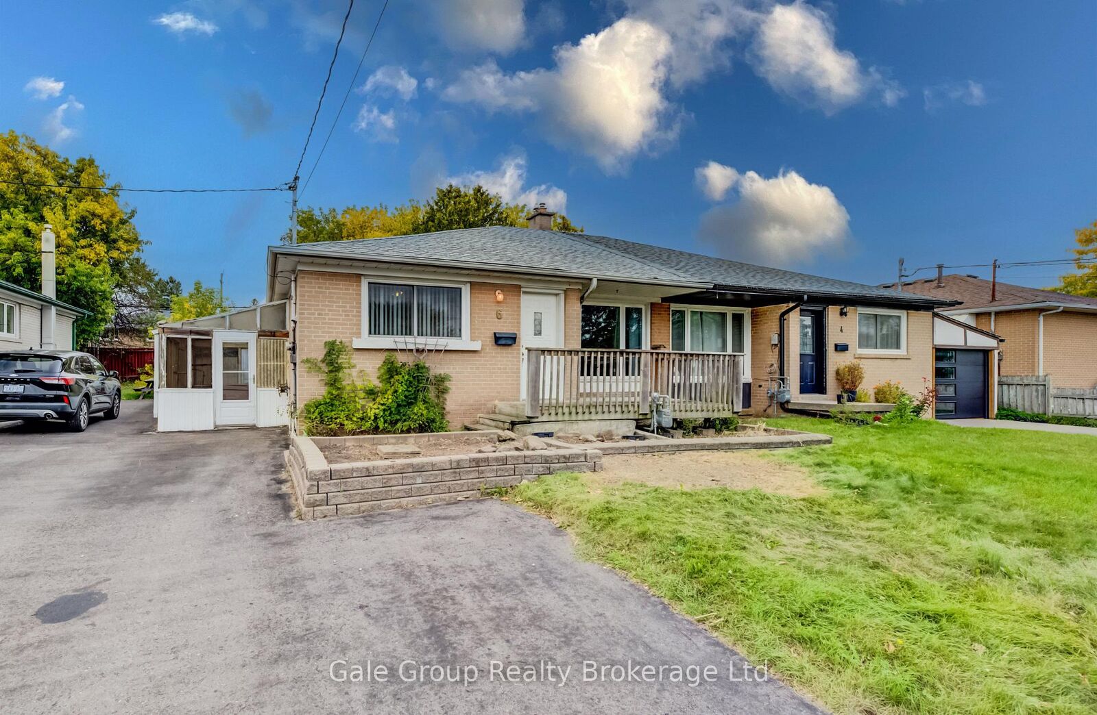 Property Photo: 6 Langstone Crescent ON L7G 4N3