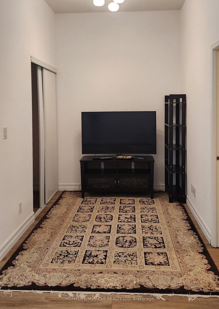 Property Photo:  35 Hollywood Avenue 102  ON M2N 0A9 