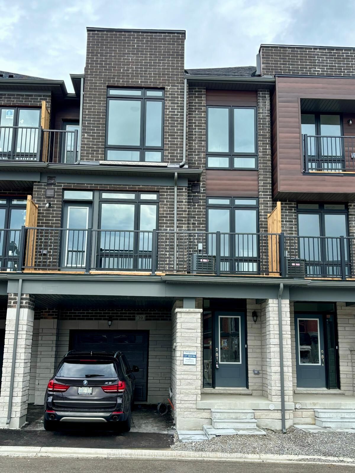 Property Photo:  39 Griffith Street  ON L4G 7B6 