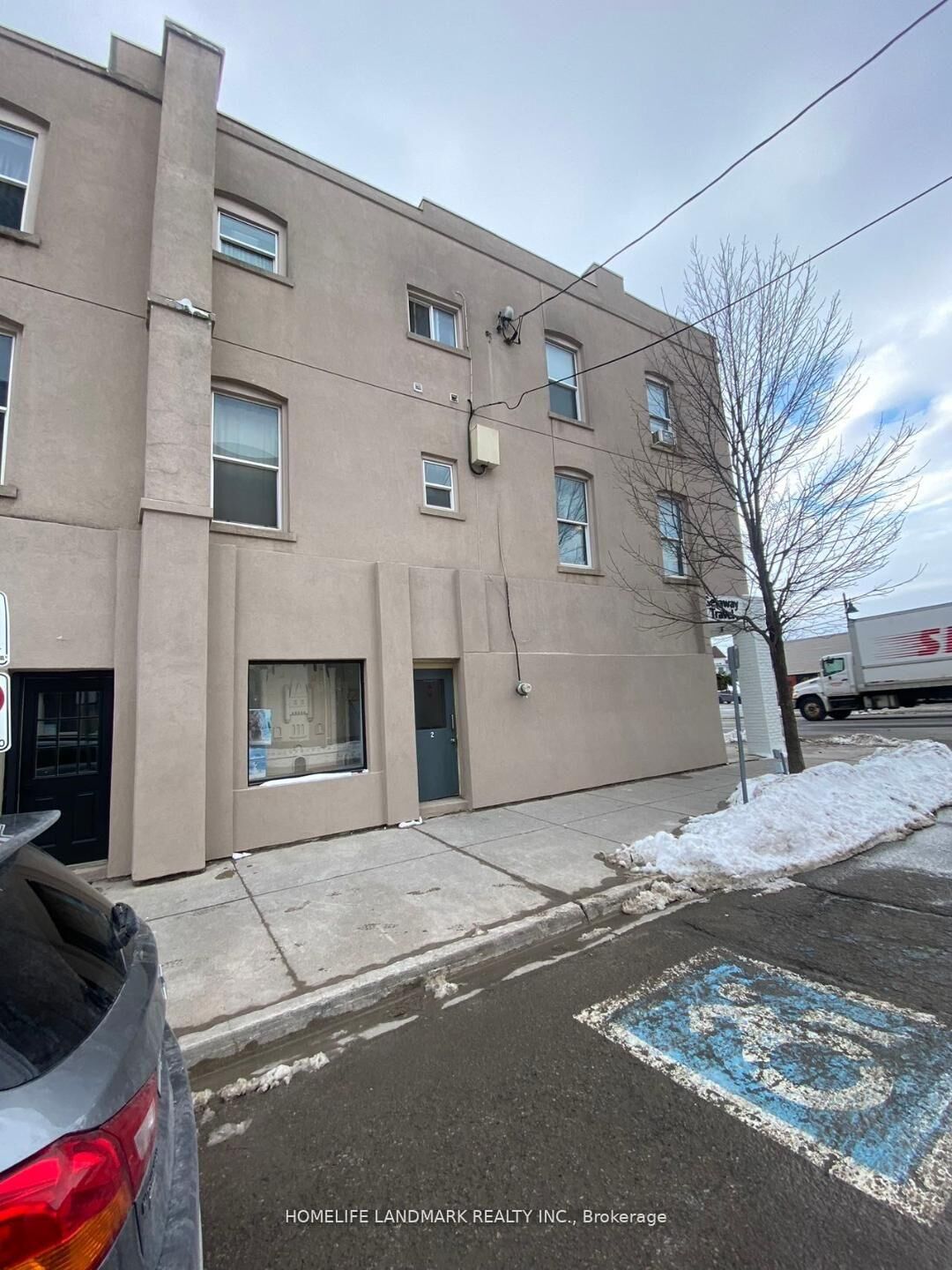 Property Photo: 2 Bascom Street S 6 ON L9P 1P3