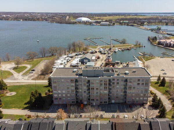 Property Photo:  350 Wellington Street 205  ON K7K 7J7 