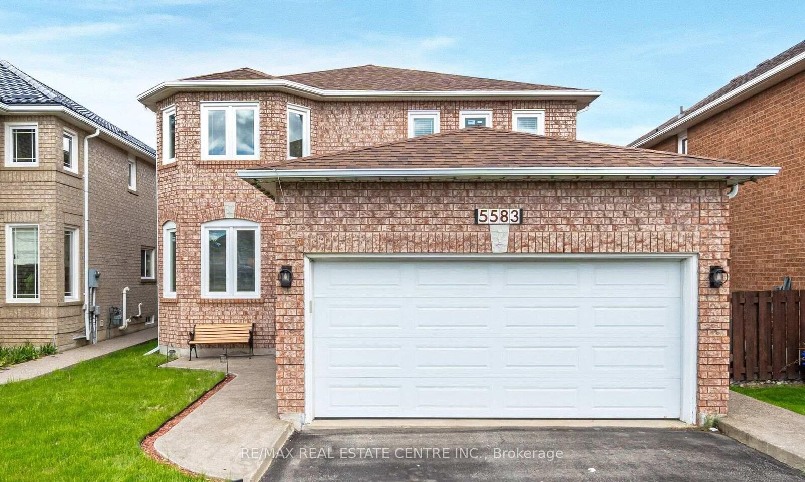 Property Photo: 5583 Loonlake Bsmt Avenue ON L5V 2E4
