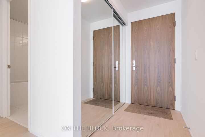 Property Photo:  27 Korda Gate 1207  ON L4K 0P6 