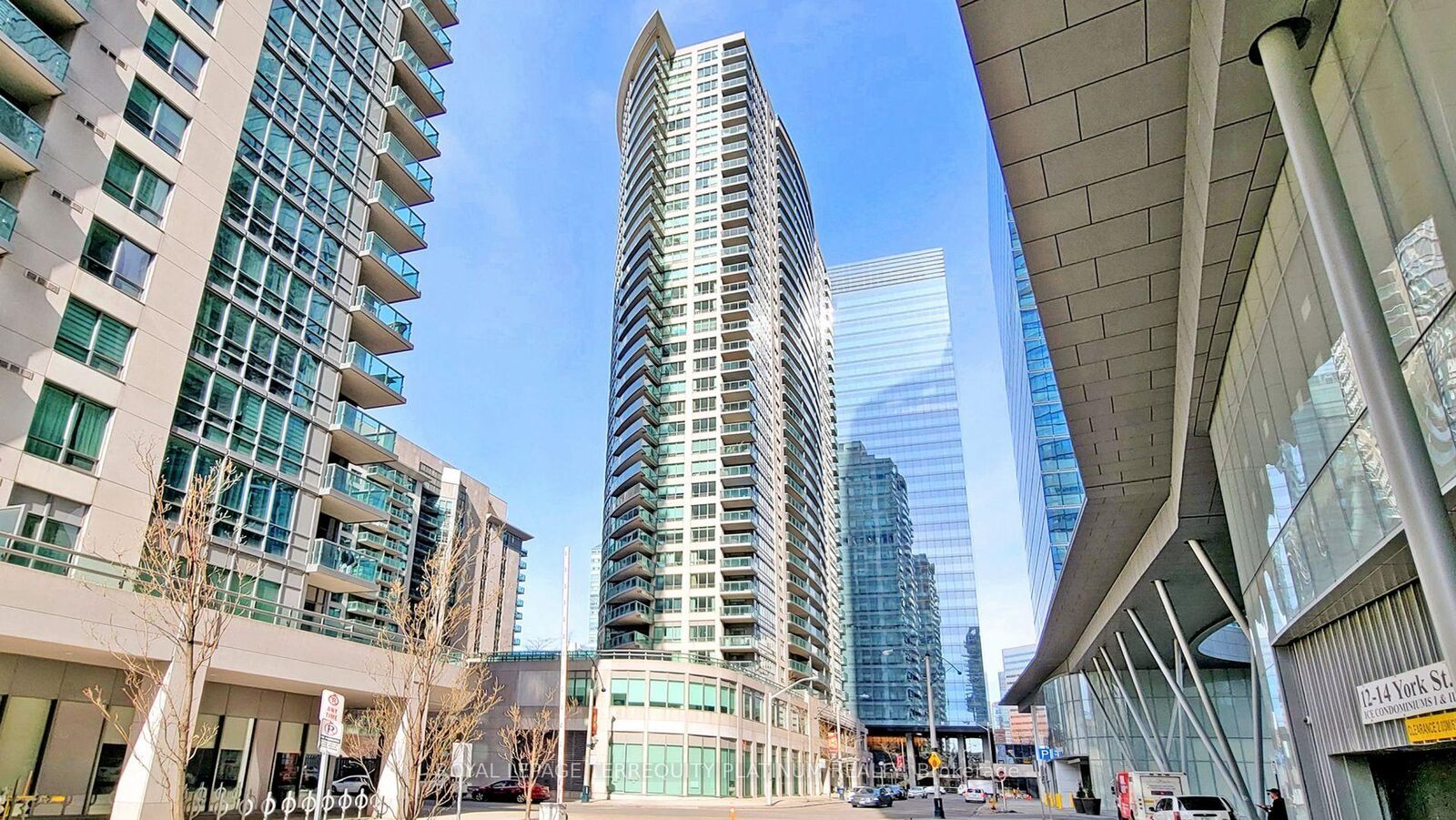 Photo de la propriété:  30 Grand Trunk Crescent 1907  ON M5J 3A4 
