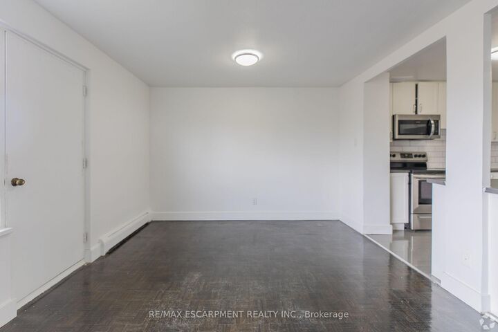 Property Photo:  285 Erb Street W 707  ON N2L 1W4 