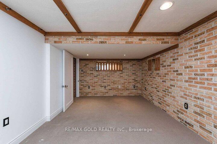 Property Photo:  28 Devonshire Drive  ON L6T 3G3 