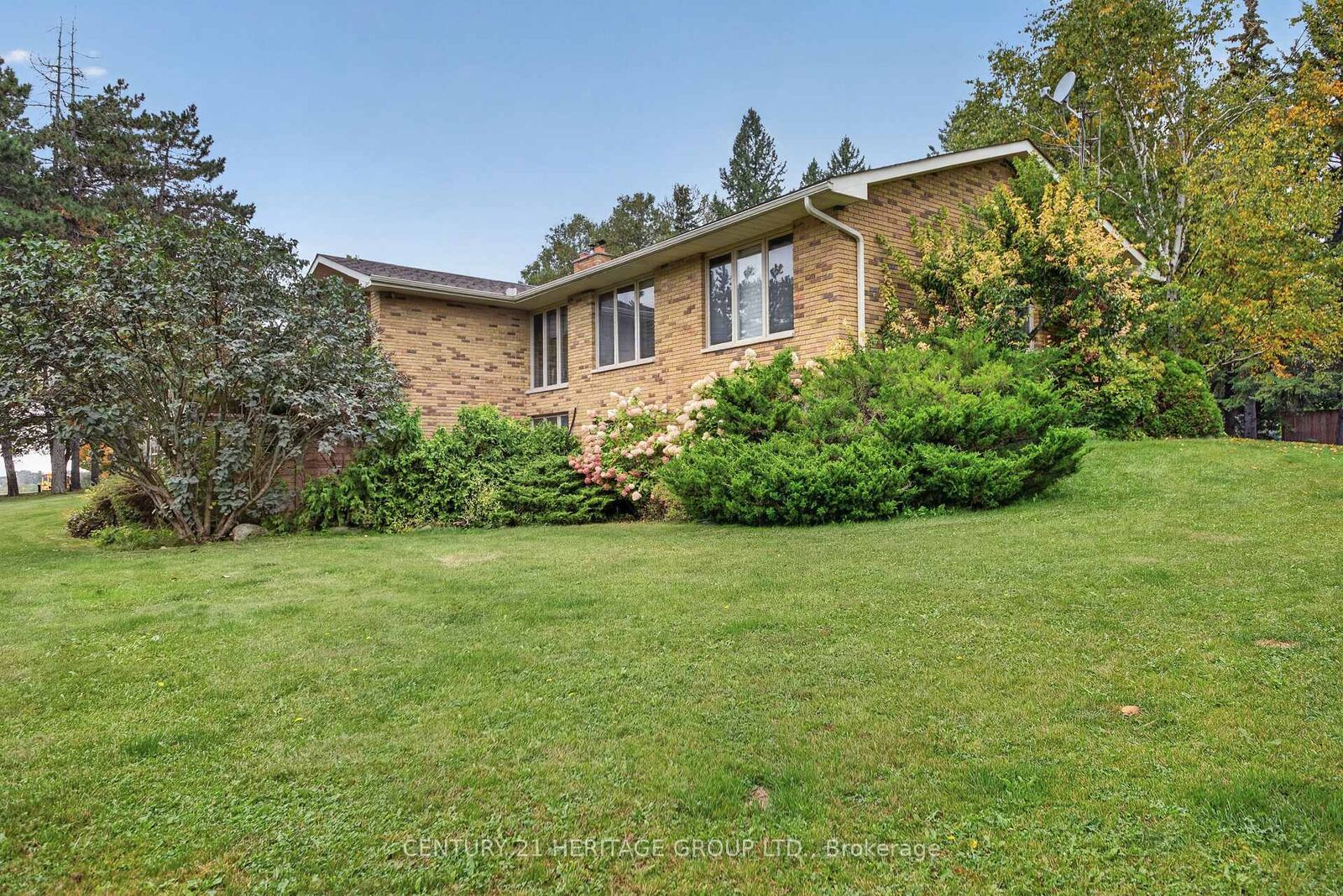Property Photo:  1 Arthur Evans Crescent  ON L3Z 3K9 