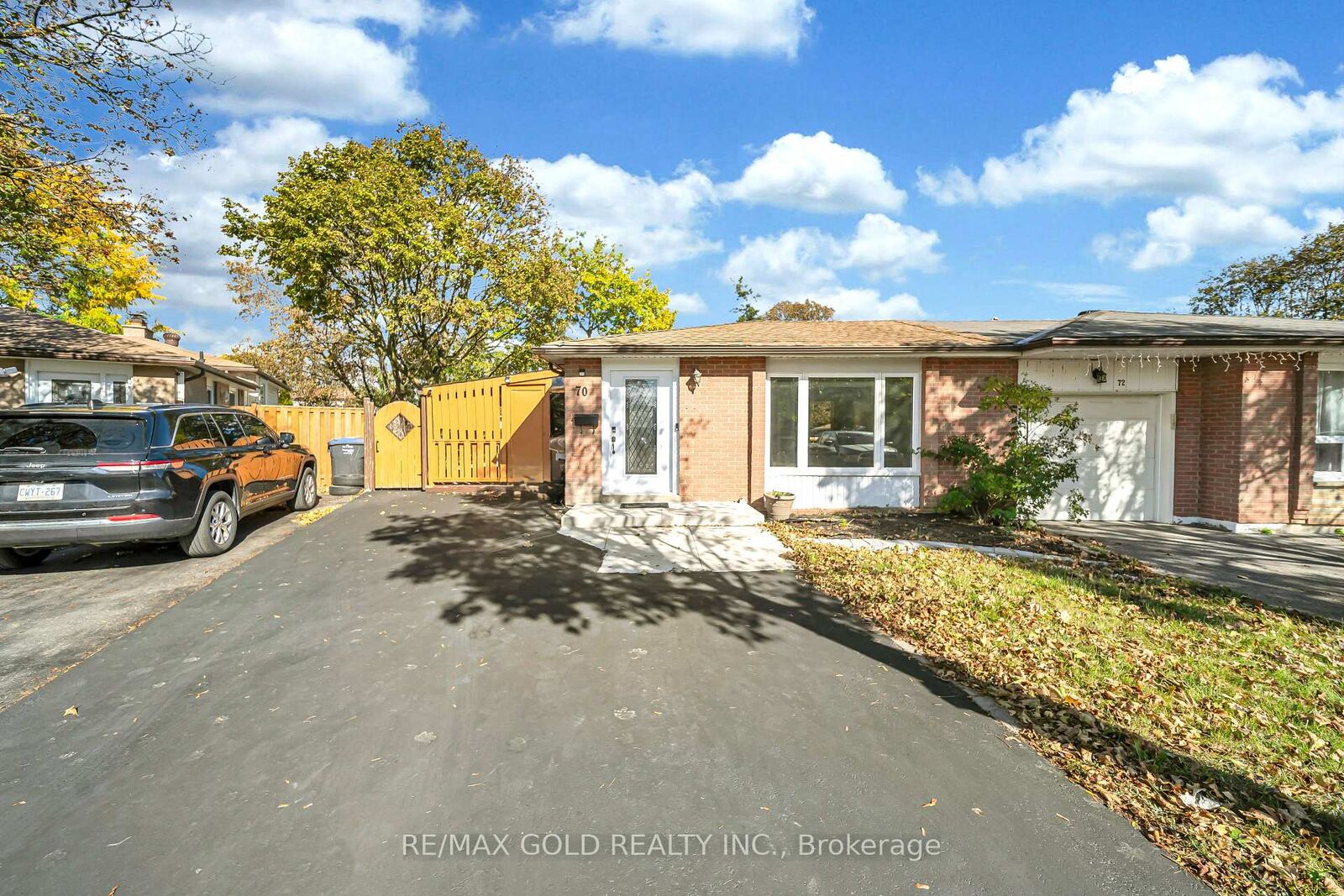 Property Photo:  70 Glenmore Crescent Main  ON L6S 1H8 