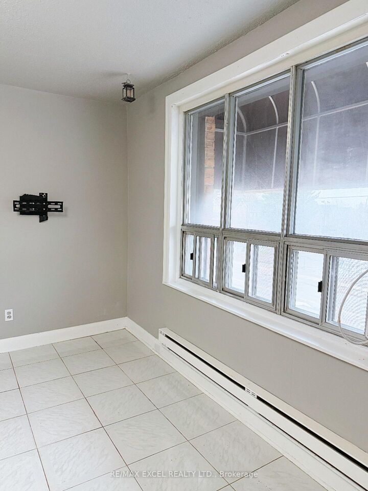 Property Photo:  348 Main Street N 2A  ON L3P 1Z1 