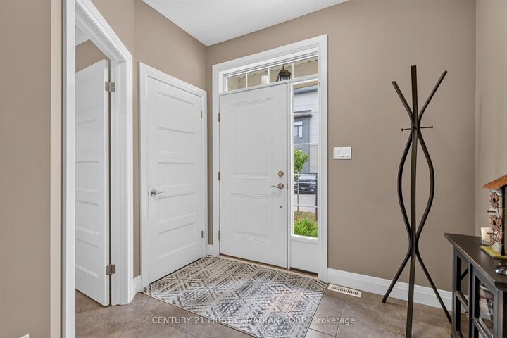 Property Photo:  275 Callaway Road 98  ON N6G 0M3 