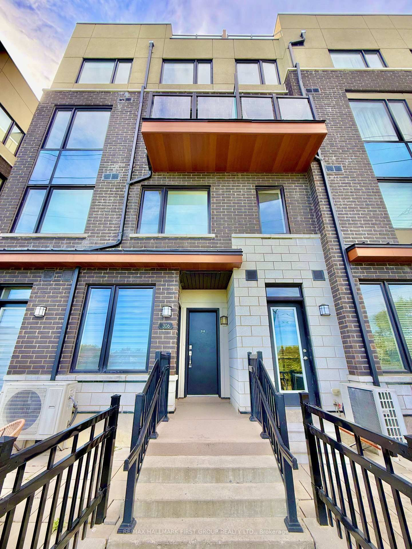 Property Photo:  1555 Kingston Road 318  ON L1V 0E9 