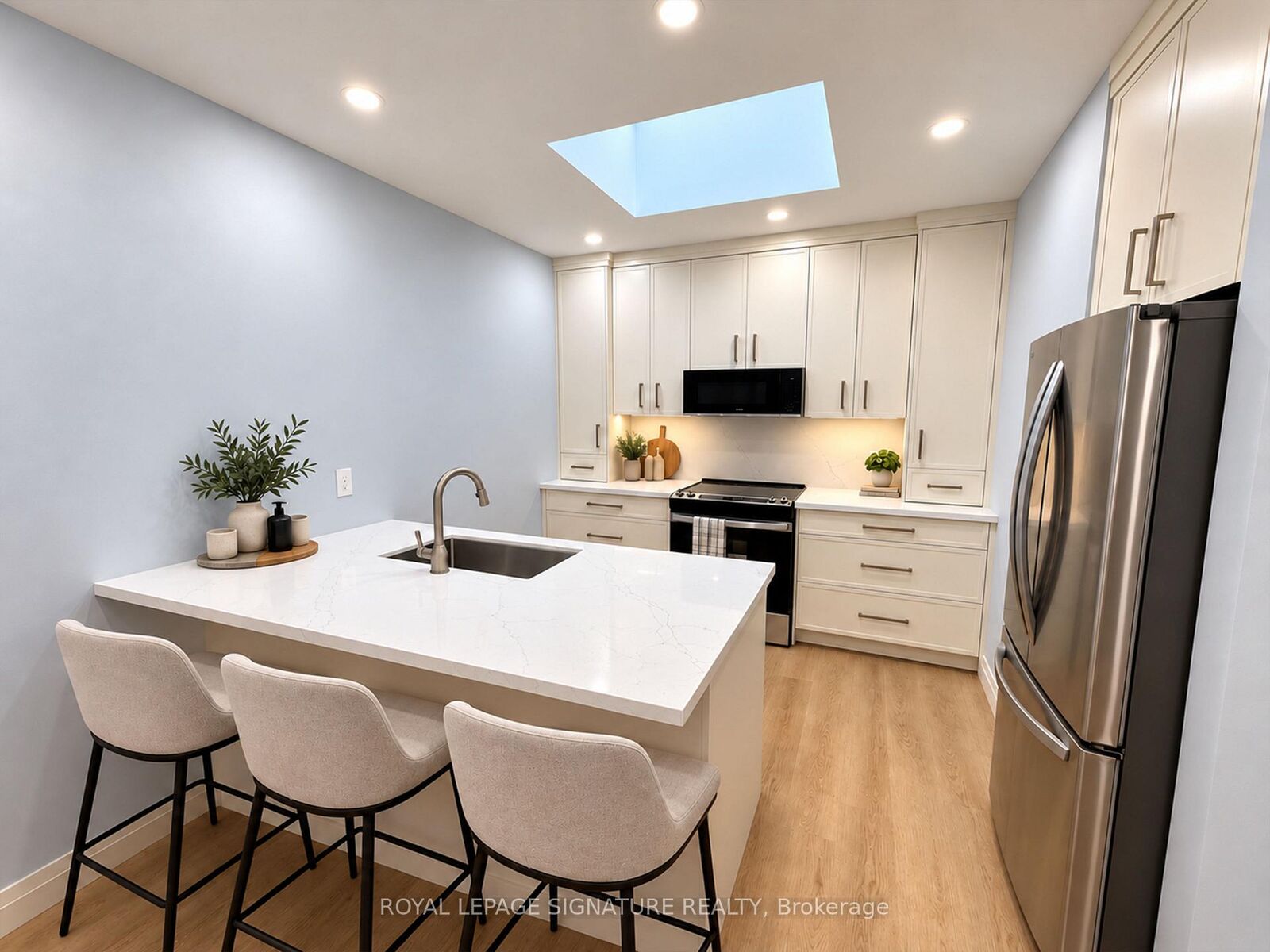 Property Photo:  1727A Bayview Avenue 1  ON M4G 3C1 