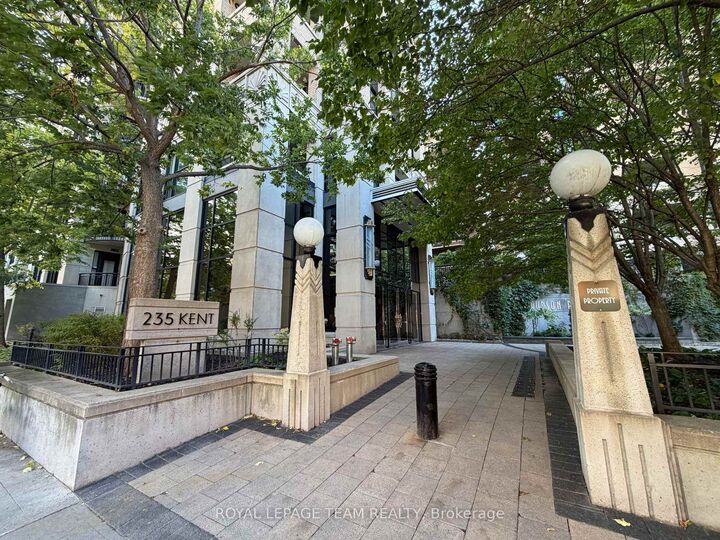 Property Photo:  235 Kent Street 911  ON K2P 1Z9 