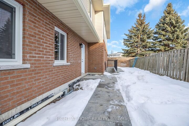Property Photo:  23 Kirkham Drive B  ON L1S 5K6 
