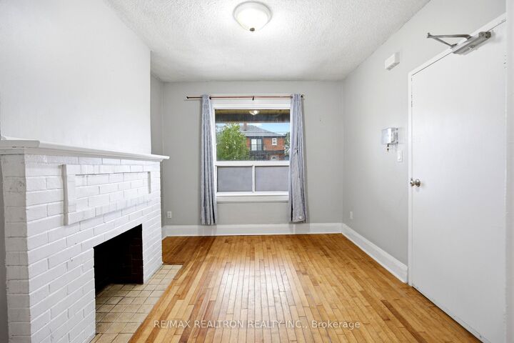 Property Photo: 285 Oakwood Avenue 2 ON M6E 2V3