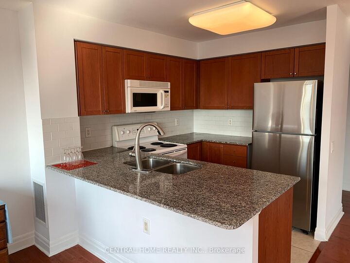 Property Photo:  21 Hillcrest Avenue 2203  ON M2N 7K2 