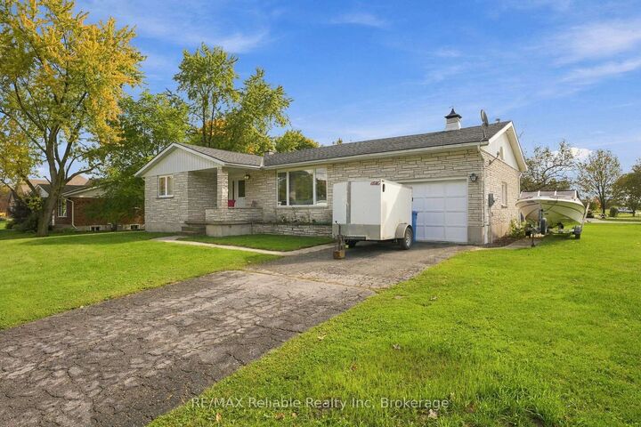 Property Photo:  304 Morris Street  ON N0M 1H0 