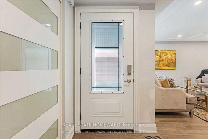 Property Photo:  129 Castle Rock Drive Main  ON L4C 6A1 
