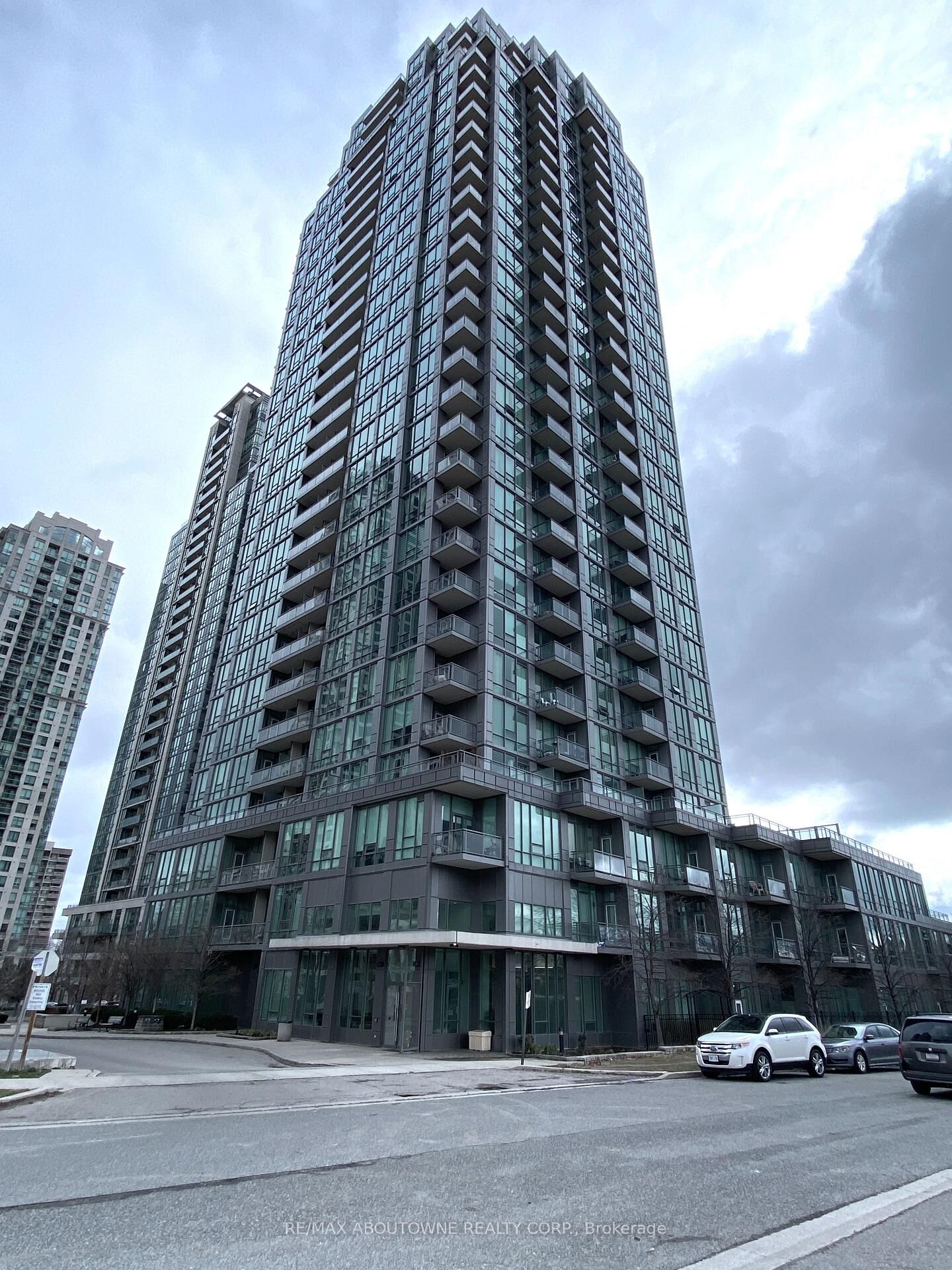 Property Photo:  3525 Kariya Drive 1712  ON L5B 0C2 