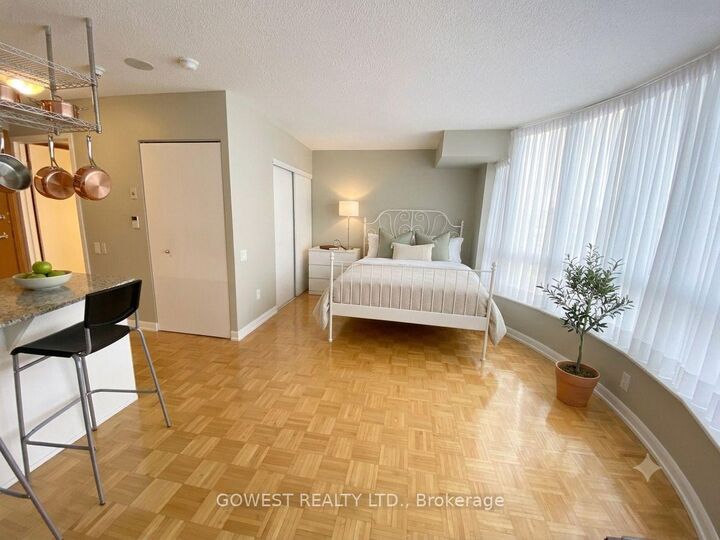 Property Photo:  33 Sheppard Avenue E 1009  ON M2N 7K1 