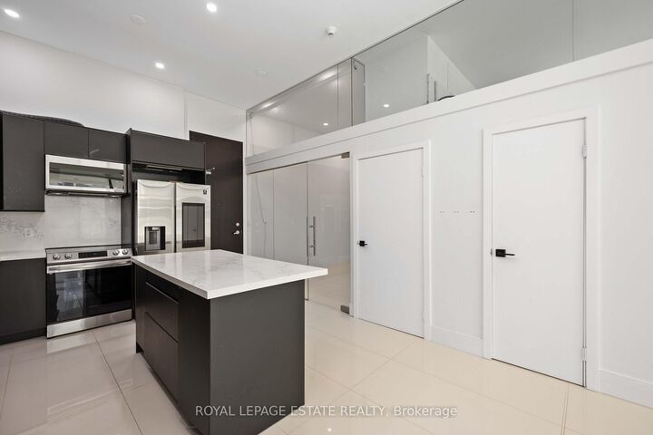 Property Photo: 637 Lake Shore Boulevard W 127 ON M5V 3J6