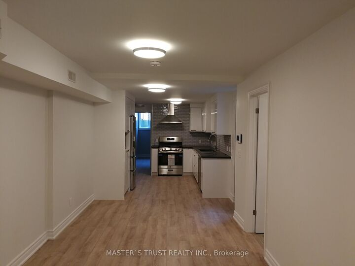 Property Photo:  246 Lippincott Street Lowunit  ON M5S 2P5 