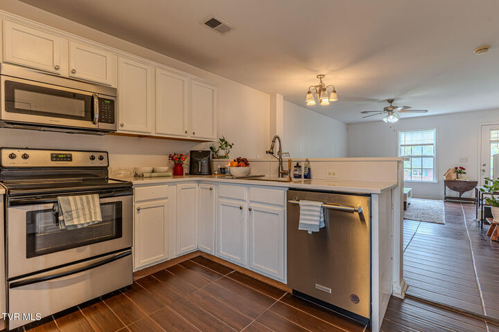 Property Photo:  2305 South Greenwood Drive Apt 25  TN 37604 