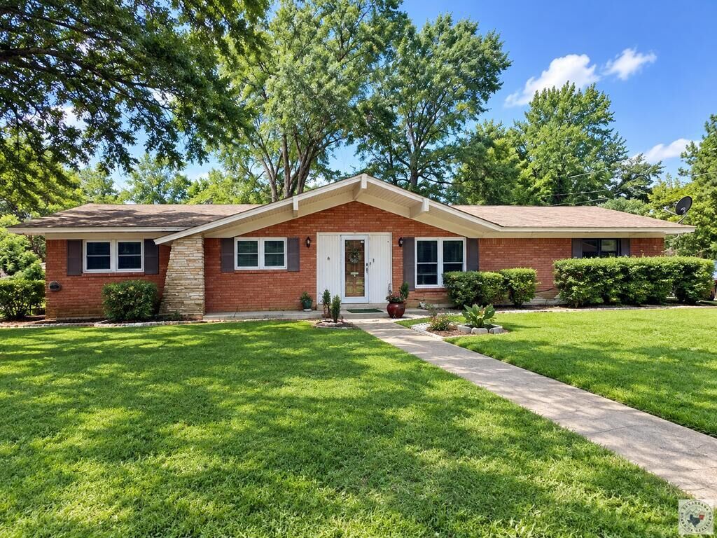 Property Photo:  3911 Potomac Ave  TX 75503 