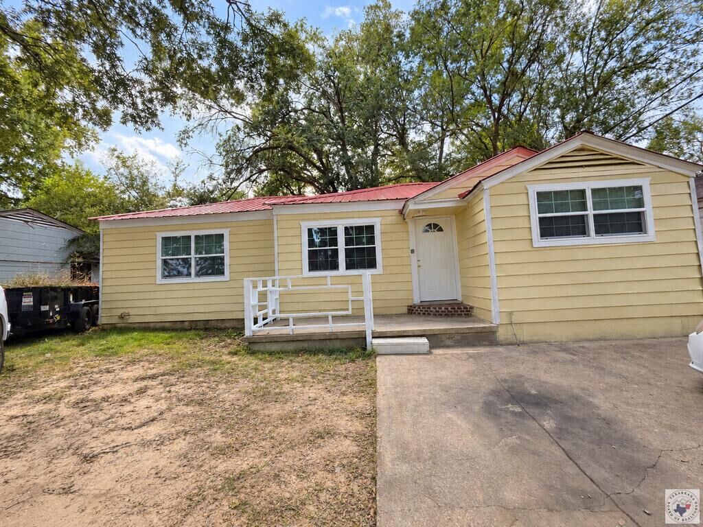 Property Photo: 912 Guam TX 75501