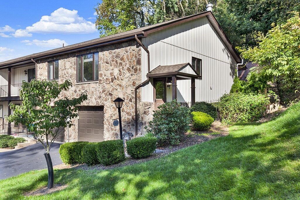 Property Photo:  101 Forest Ridge Dr  PA 15221 