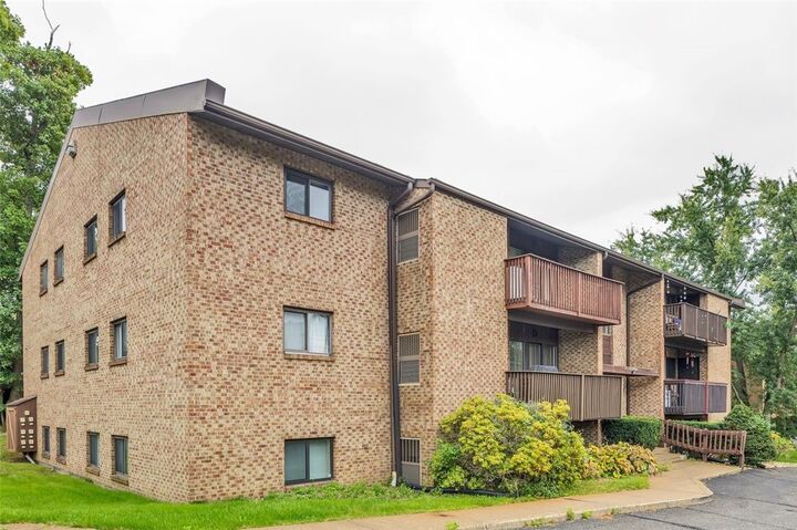 Property Photo:  1205 Dutilh Rd 7  PA 15042 