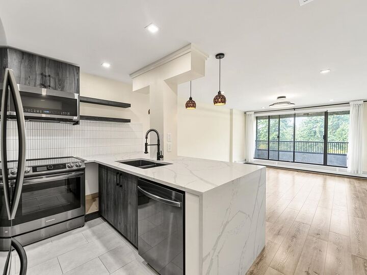 Property Photo:  6595 Willingdon Avenue 901  BC V5H 4E5 