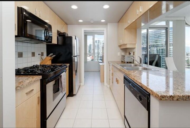 Property Photo:  1067 Marinaside Crescent 1907  BC V6Z 3A4 