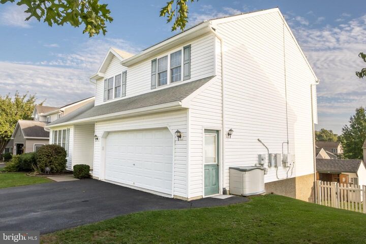 Property Photo:  7 Lion Lane  PA 17038 