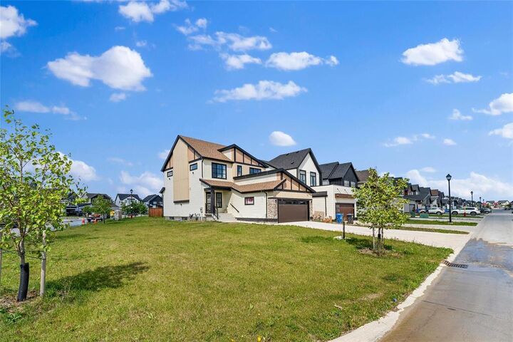 Property Photo:  310 Big Bluestem Road  MB R2C 5V1 