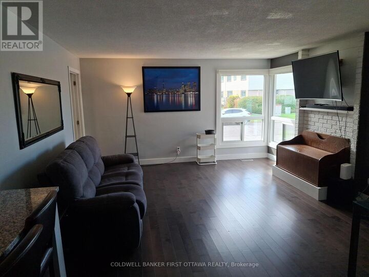 Property Photo:  30 Lansfield Way  ON K2G 3V8 
